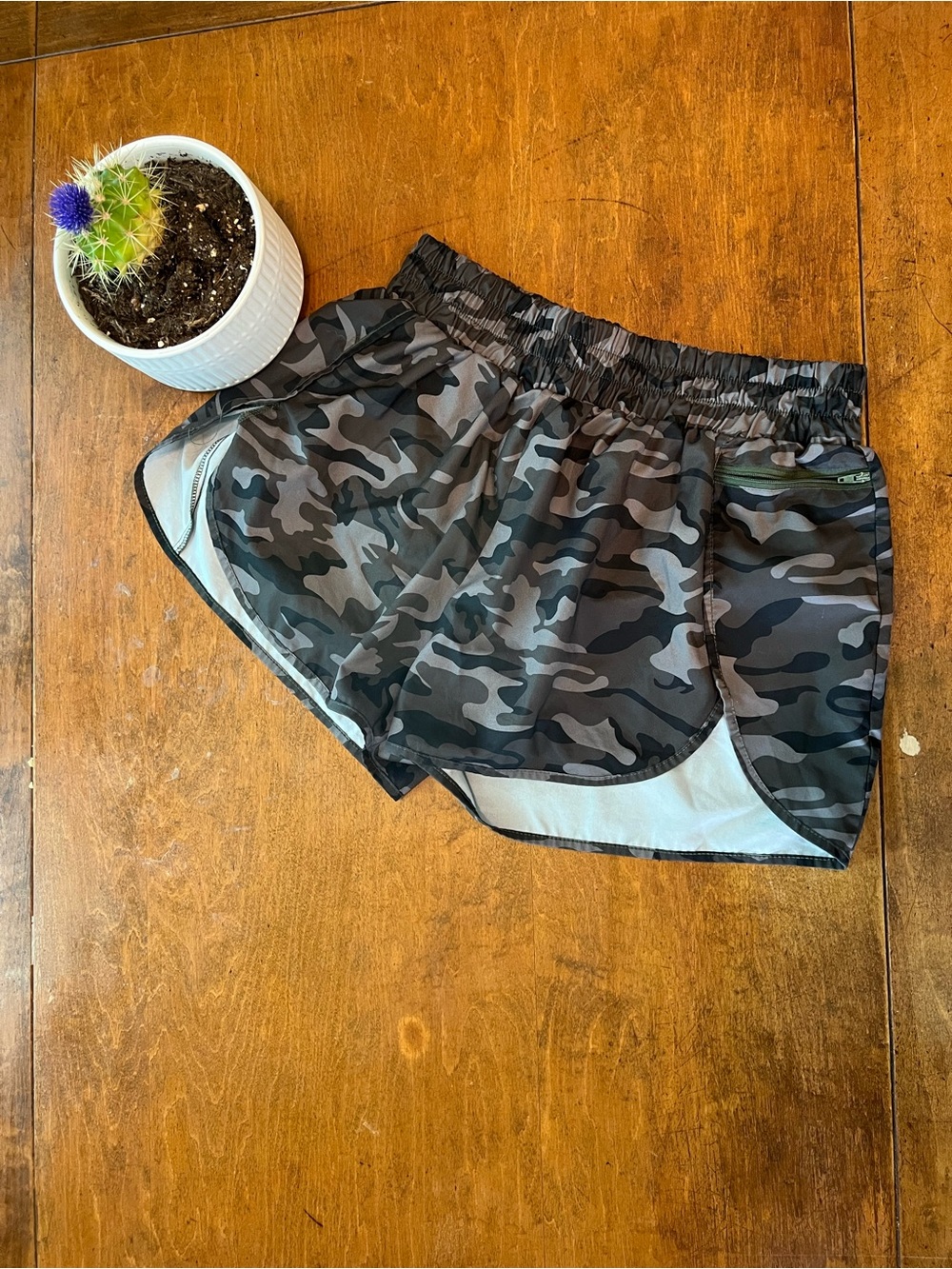 Blooming Jelly Camo Athletic Running Shorts XL Zip Pocket